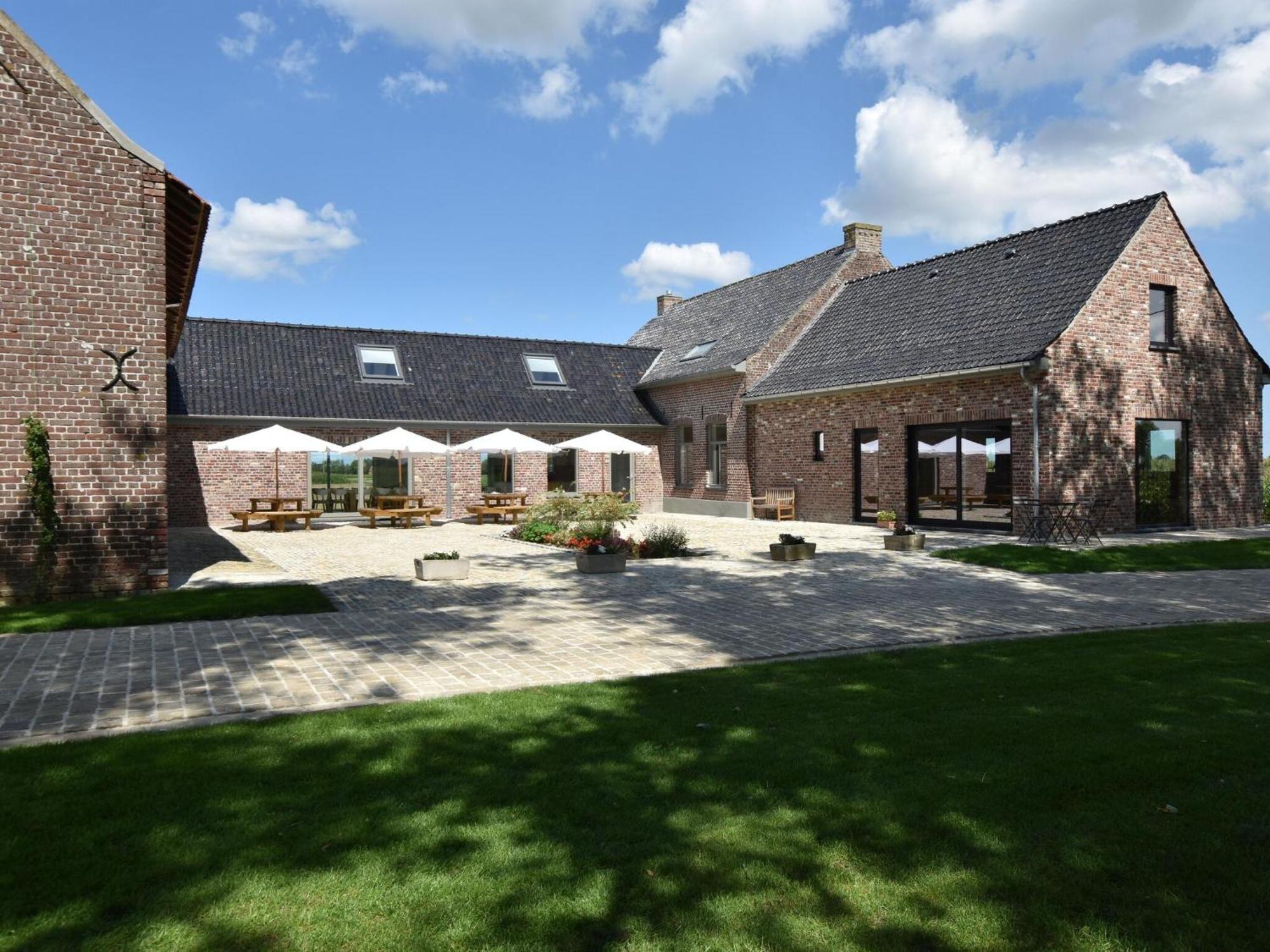 Spacious Holiday Home With Pond In Poperinge Roesbrugge-Haringe Luaran gambar